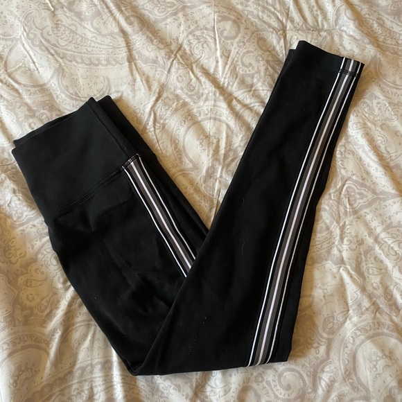Aritzia TNA striped leggings - Picture 2 of 3